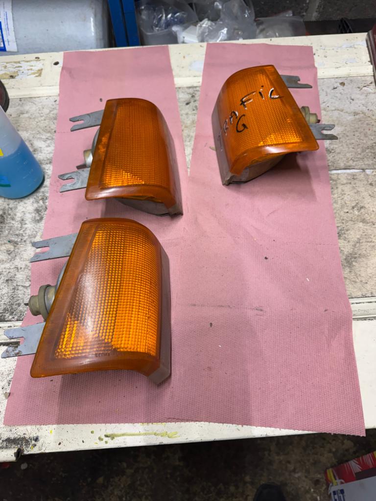 Clignotant RENAULT TRAFFIC 1 LesAnciennes.com