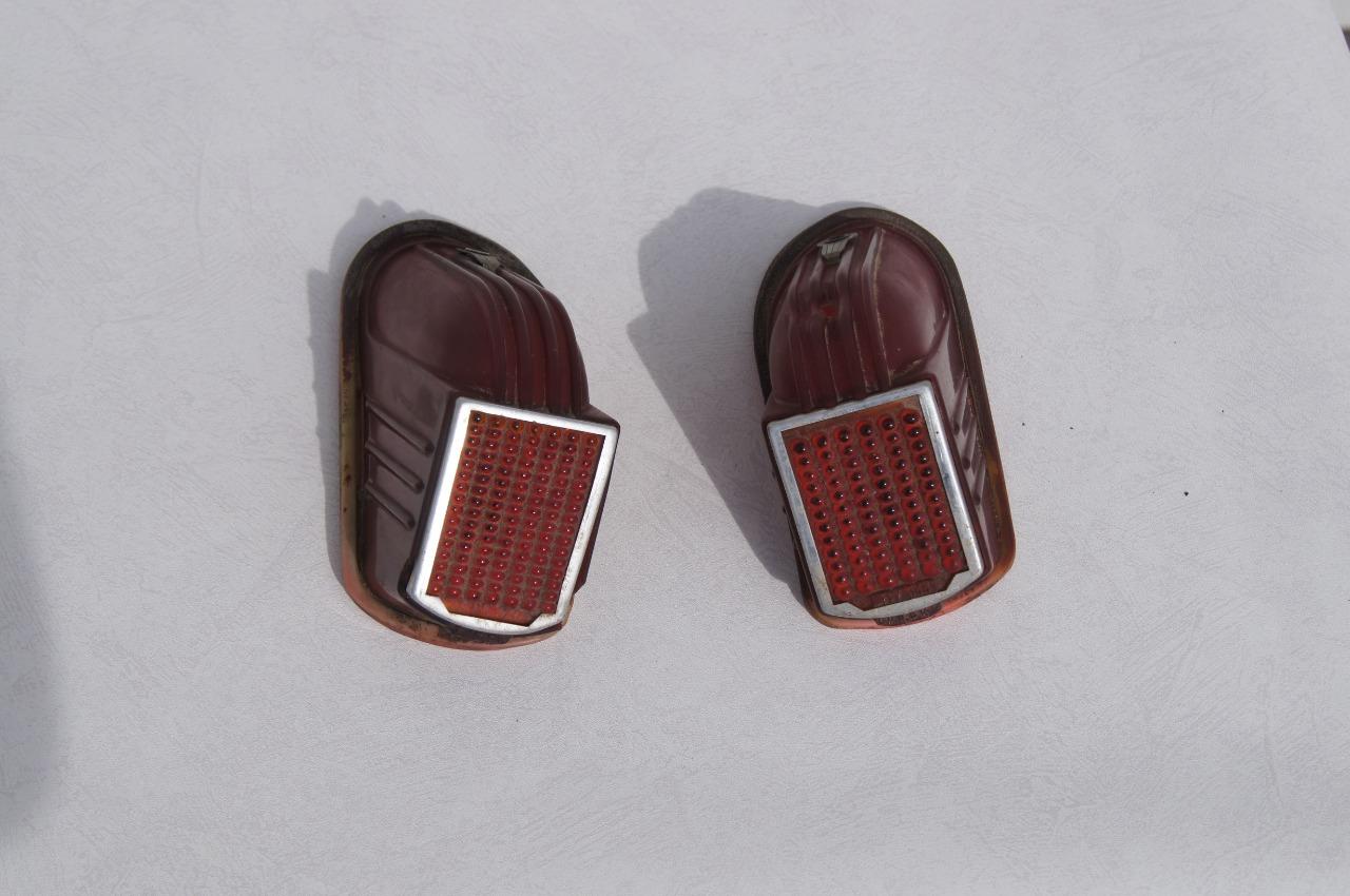 Cabochons RENAULT Dauphine LesAnciennes.com