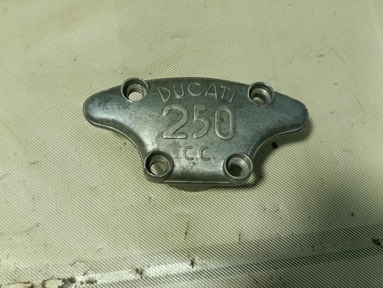 Couverture Ducati 250 Scrambler, Mark 3, Diana LesAnciennes.com