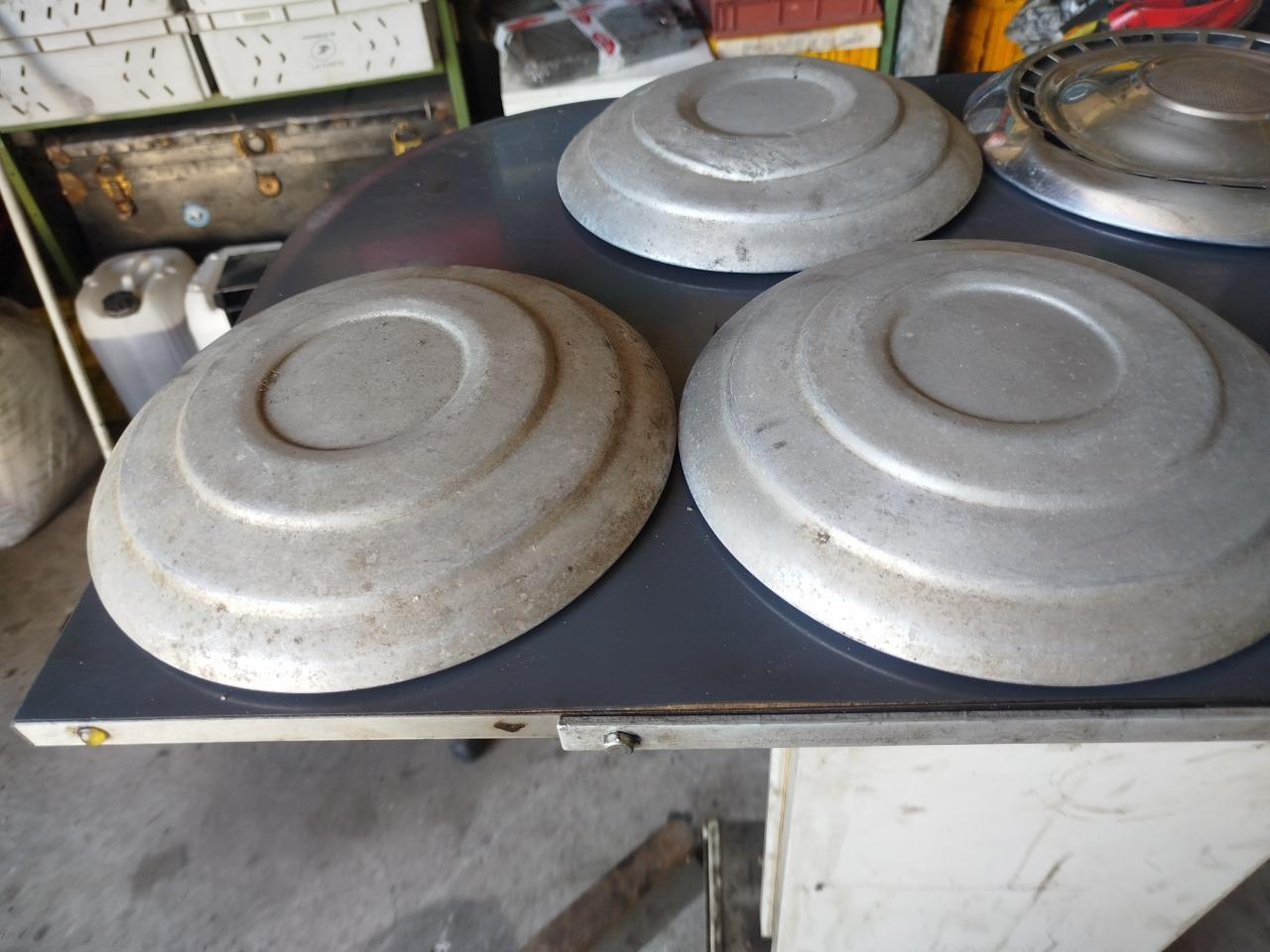 Lot de pièces SIMCA Aronde LesAnciennes.com