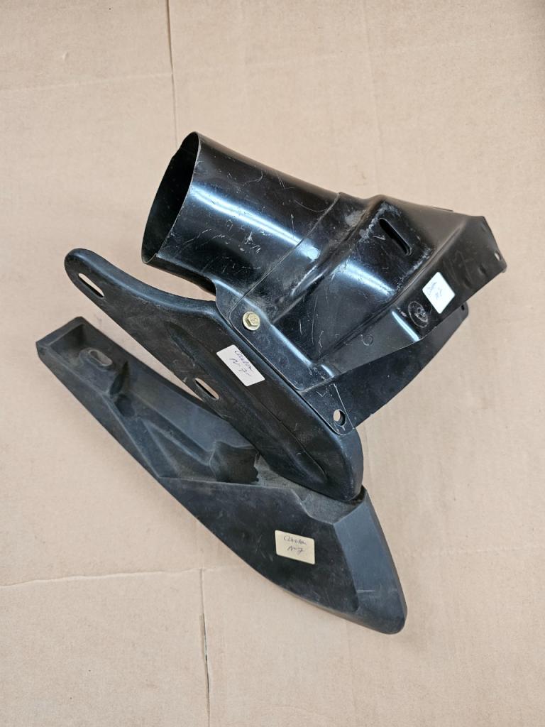 Element de pare choc CITROEN DS LesAnciennes.com