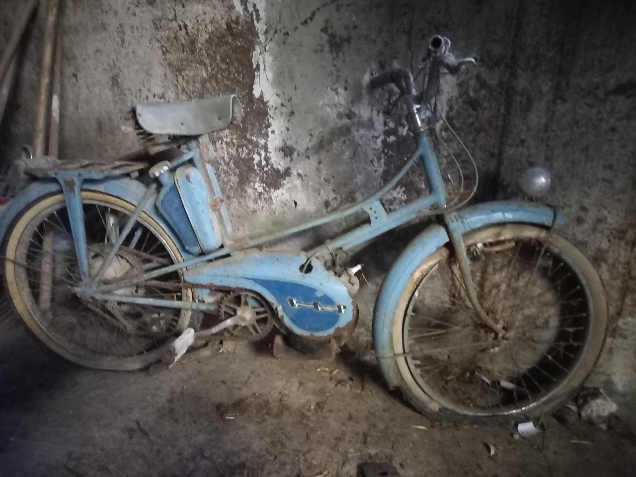 Moto/ Vélo Ancien Peugeot - VAP 4 DT - Pièce D'époque - Occasion