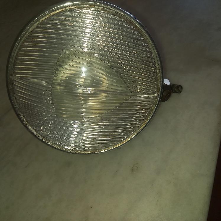 PHARE NEUF 650 /53 ANTIBROUILLARD JAMIAS POSE LesAnciennes.com