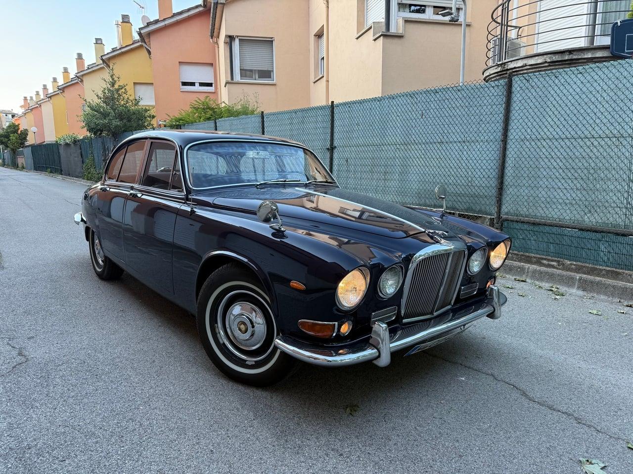 1967 Jaguar 420 MOD LesAnciennes.com