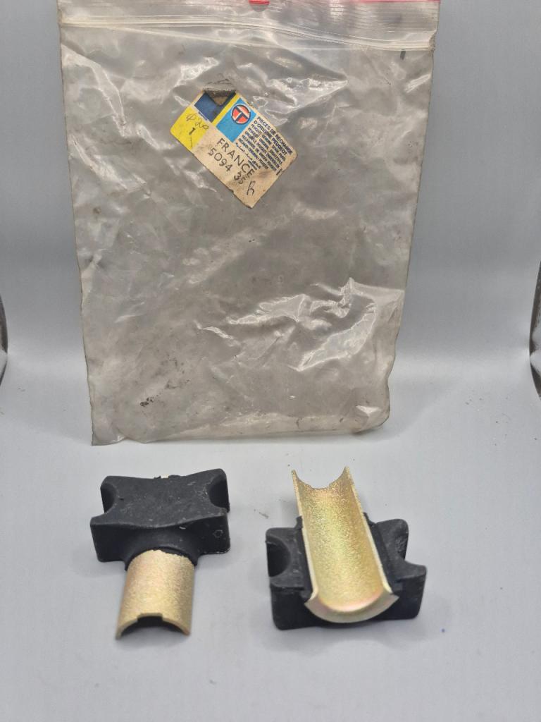 Paliers de Barre Stabilisatrice Peugeot 405 LesAnciennes.com