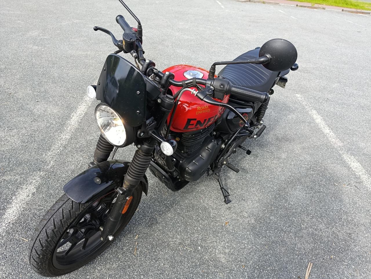 ROYAL ENFIELD Hunter 350 - 2023 LesAnciennes.com