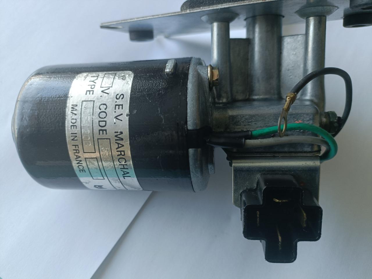 Moteur essuie glace RENAULT 16 (R16) LesAnciennes.com