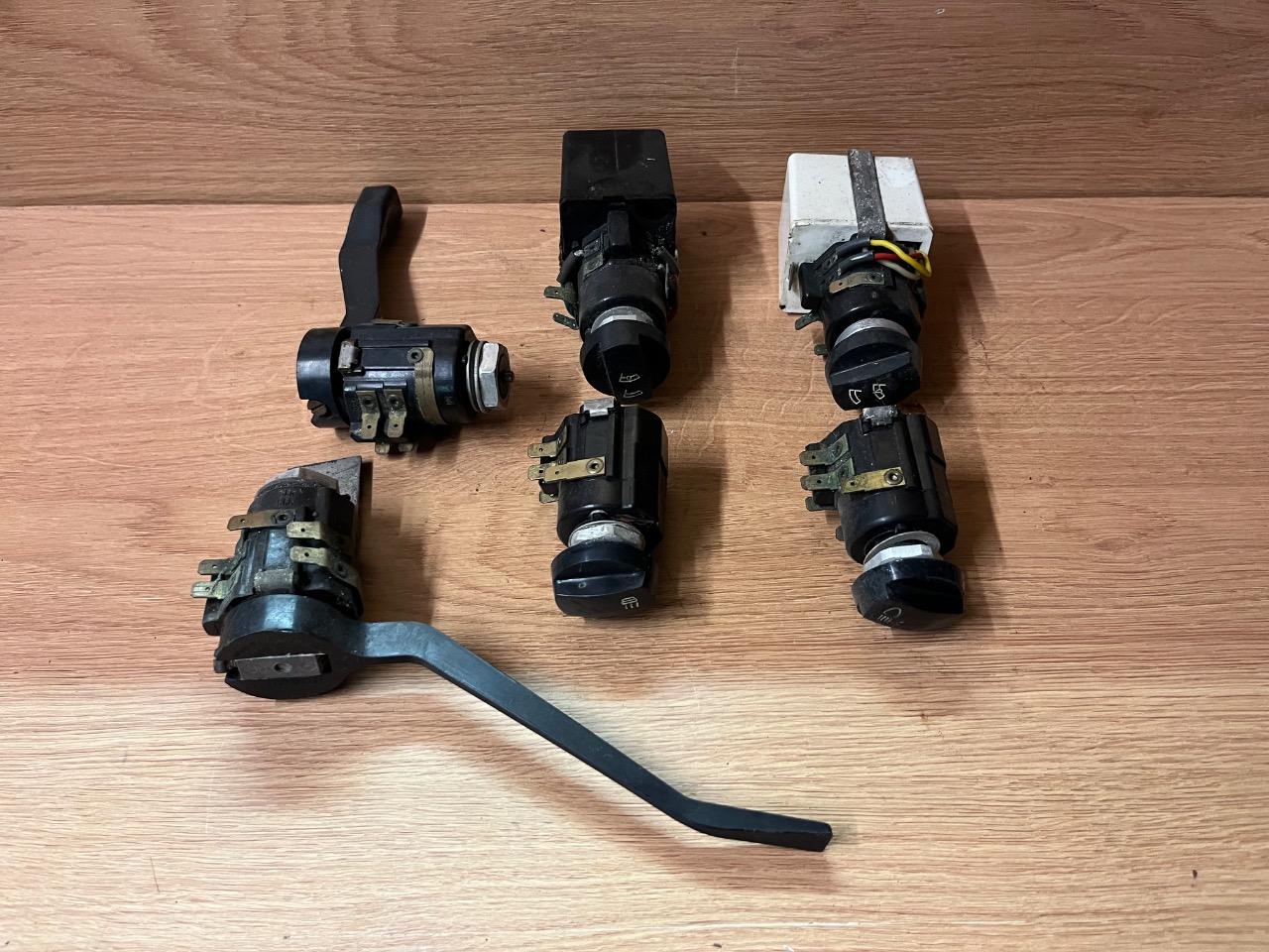 Lot de comodos neufs pour Skoda 1000 MB. LesAnciennes.com