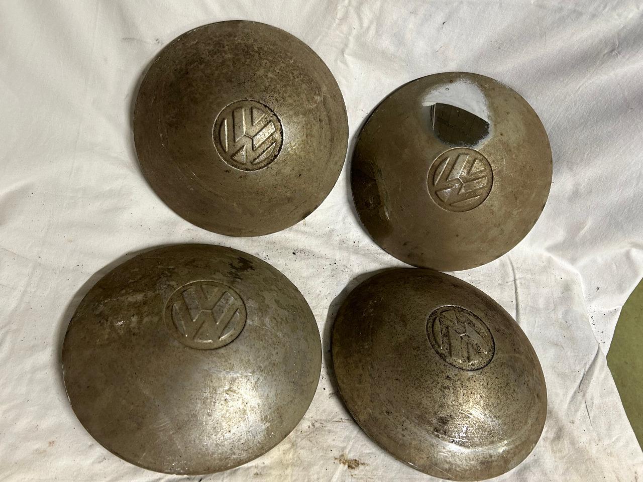 Enjoliveurs de roues VOLKSWAGEN 1200 LesAnciennes.com