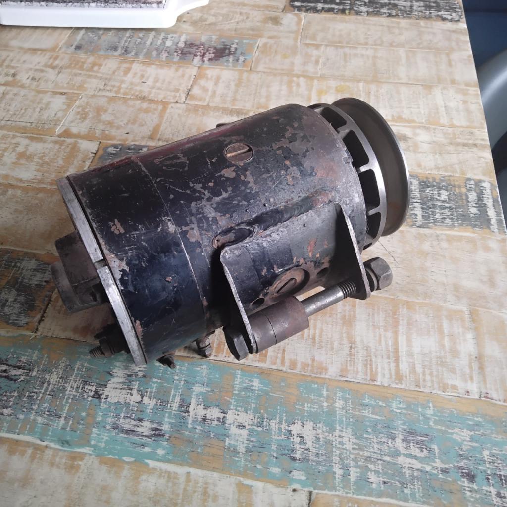 Renault Juvaquatre, Dauphinoise dynamo Ducellier 6 LesAnciennes.com