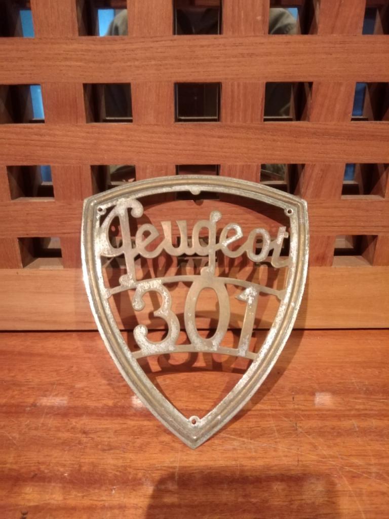 Insigne PEUGEOT 301 LesAnciennes.com