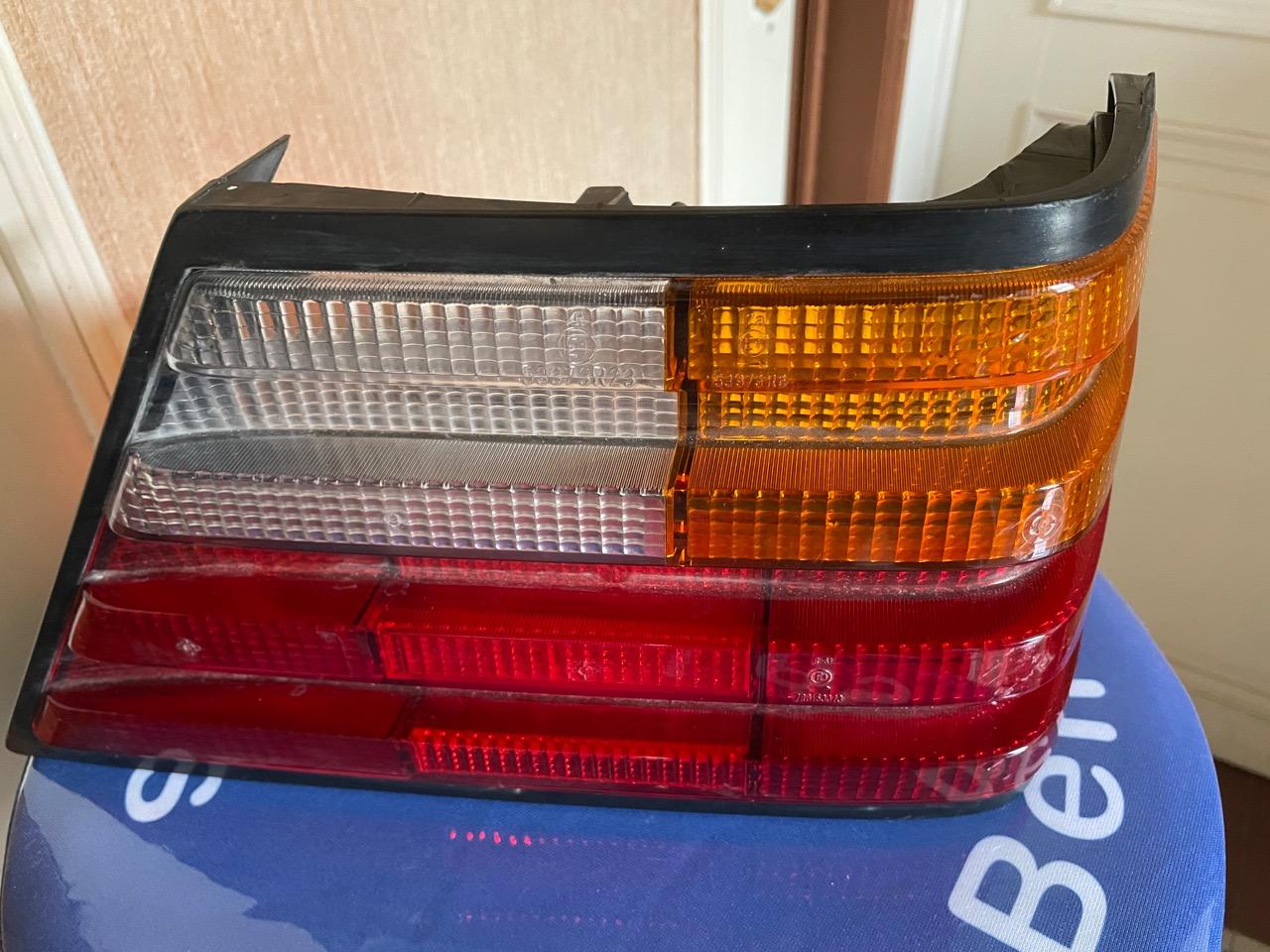 Feu AR MERCEDES 300 CE W124 LesAnciennes.com