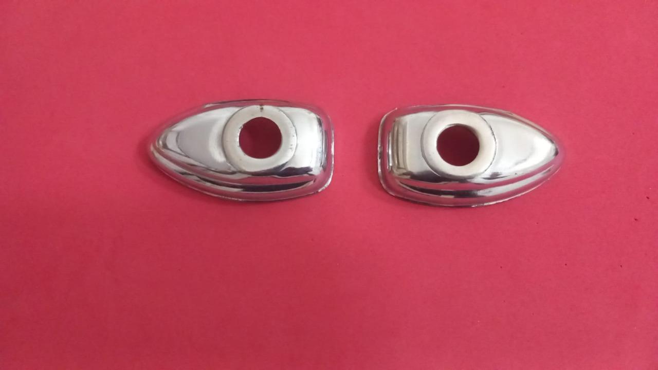 Bornes de support pare choc FIAT 1500 1100 a b e LesAnciennes.com