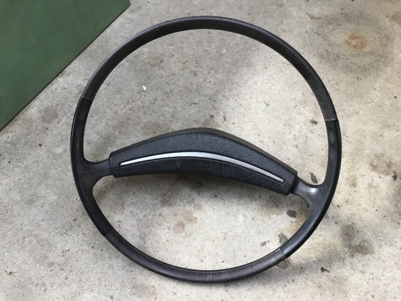 VOLANT RENAULT 6 (R6) LesAnciennes.com