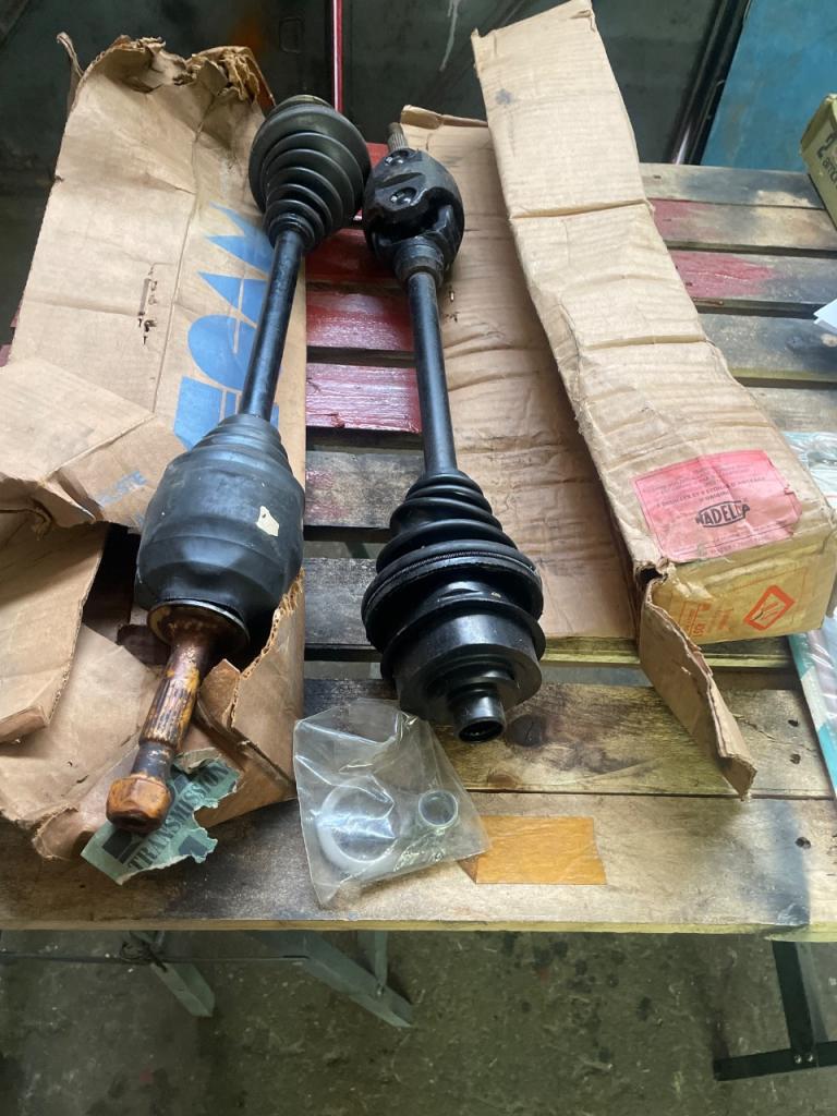 Cardans RENAULT 4L (R4L) LesAnciennes.com