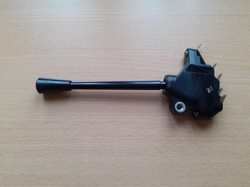 Commodo PEUGEOT 204 LesAnciennes.com