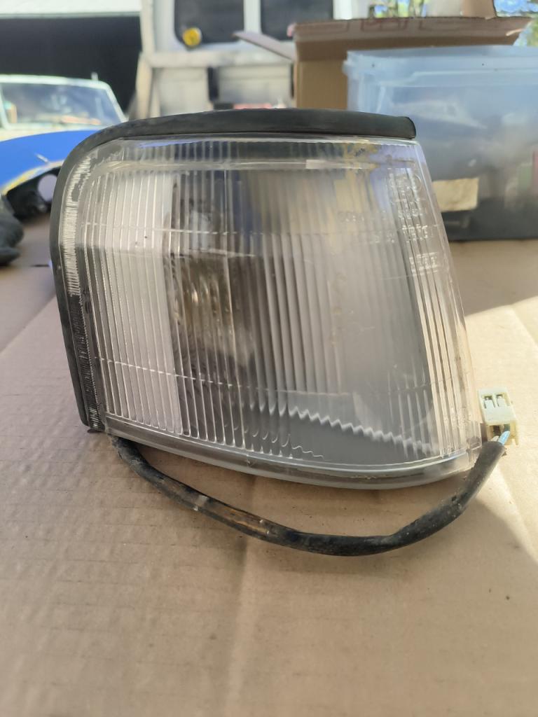 Pièces FIAT Uno clignotant avant droit LesAnciennes.com