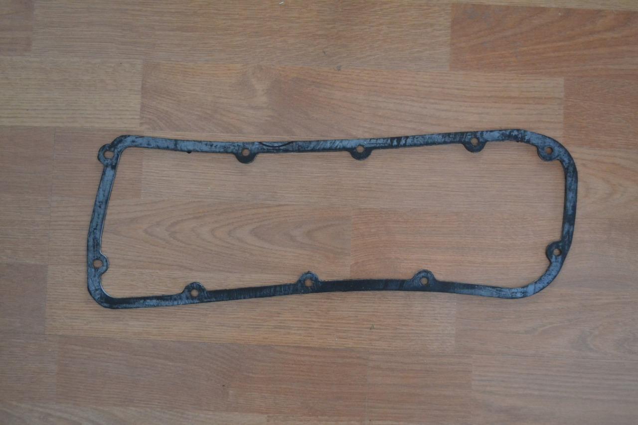 Paire joints cache culbuteurs RENAULT 30 (R30) V6 LesAnciennes.com