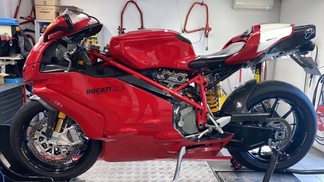 DUCATI 749 R Carénages carbone - 2004 LesAnciennes.com