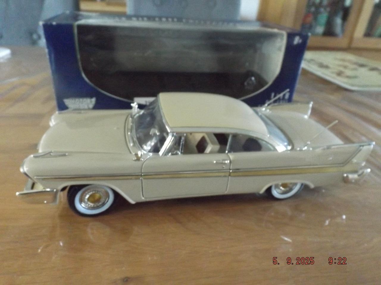 PLYMOUTH Fury 1958 au 1/18 ème LesAnciennes.com