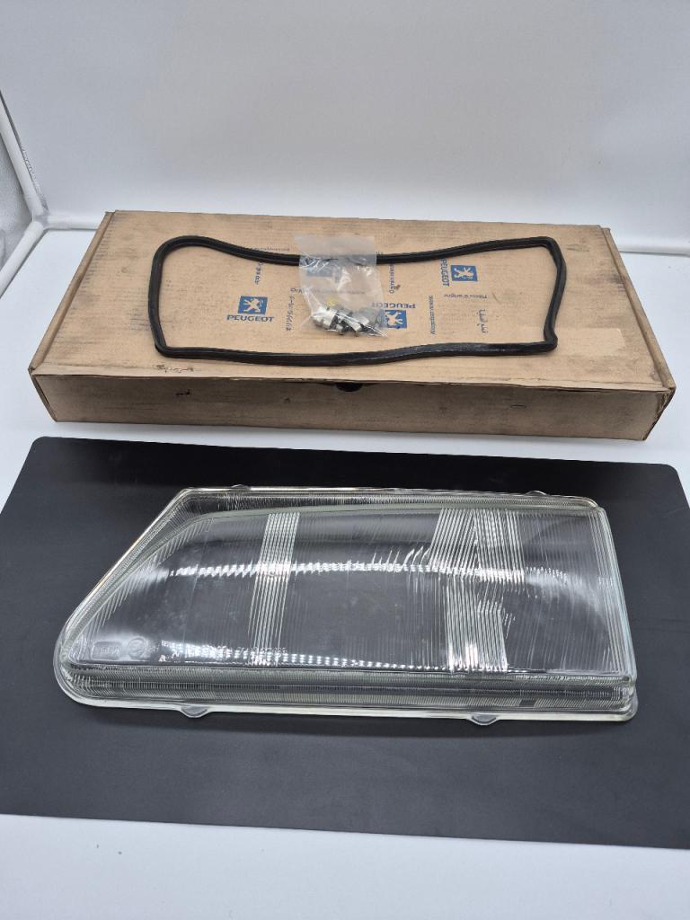 Glace Phare AVG PEUGEOT 806 LesAnciennes.com