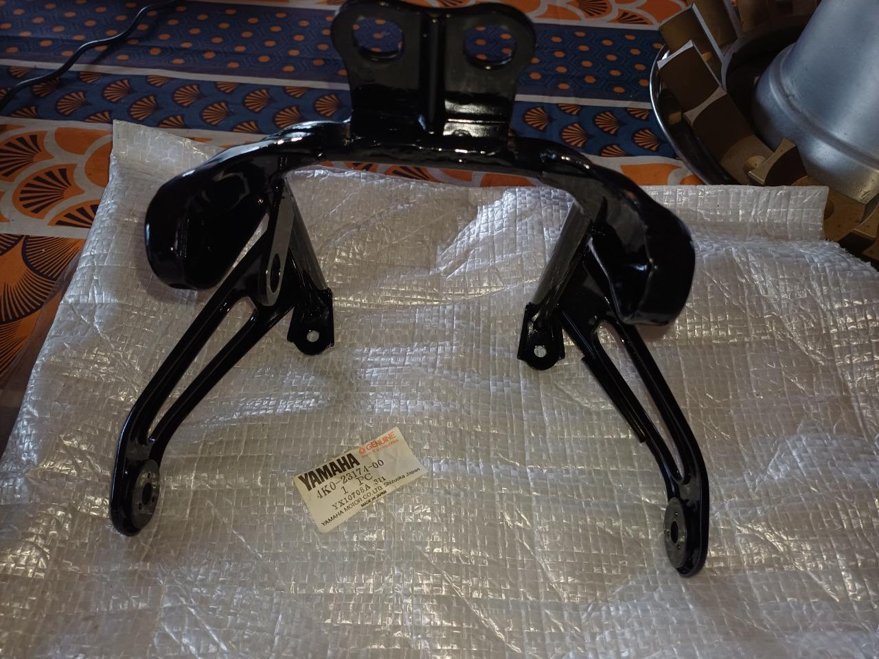 Support de phare YAMAHA XJ 900 LesAnciennes.com