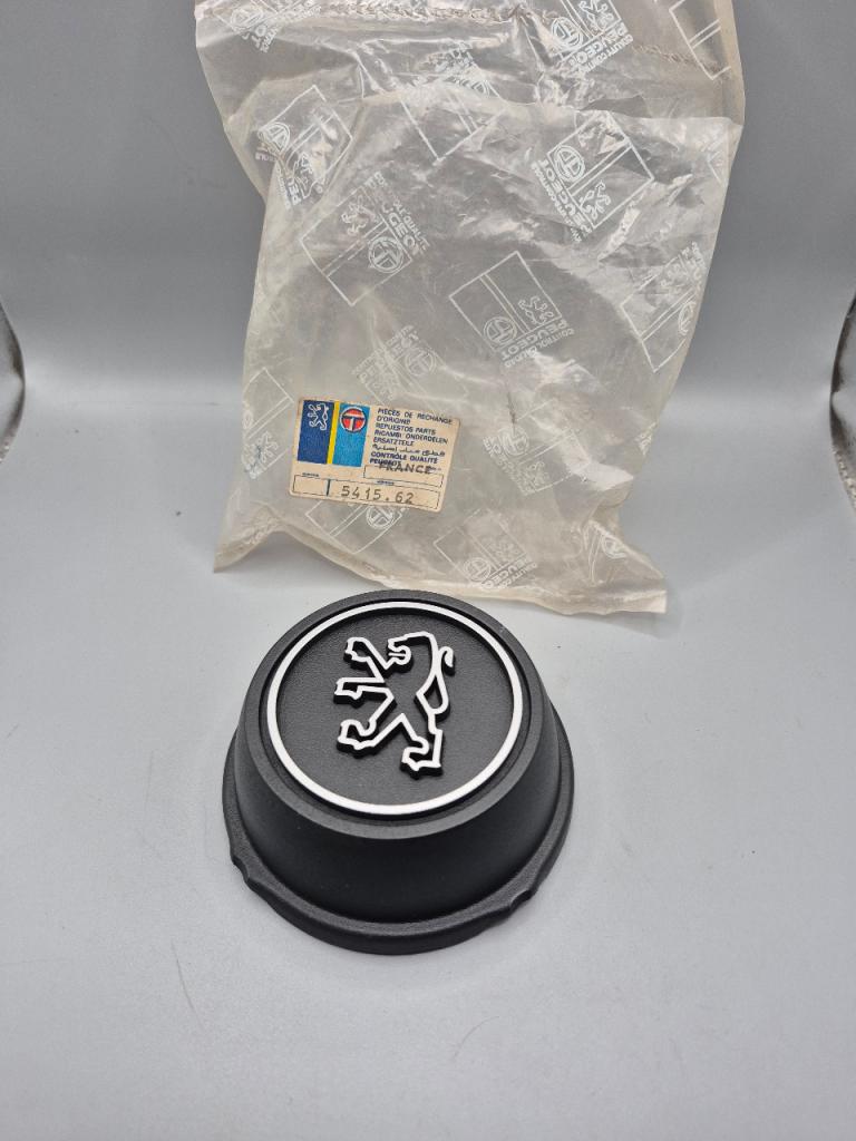 Cabochon de roue PEUGEOT 205 305 106 LesAnciennes.com