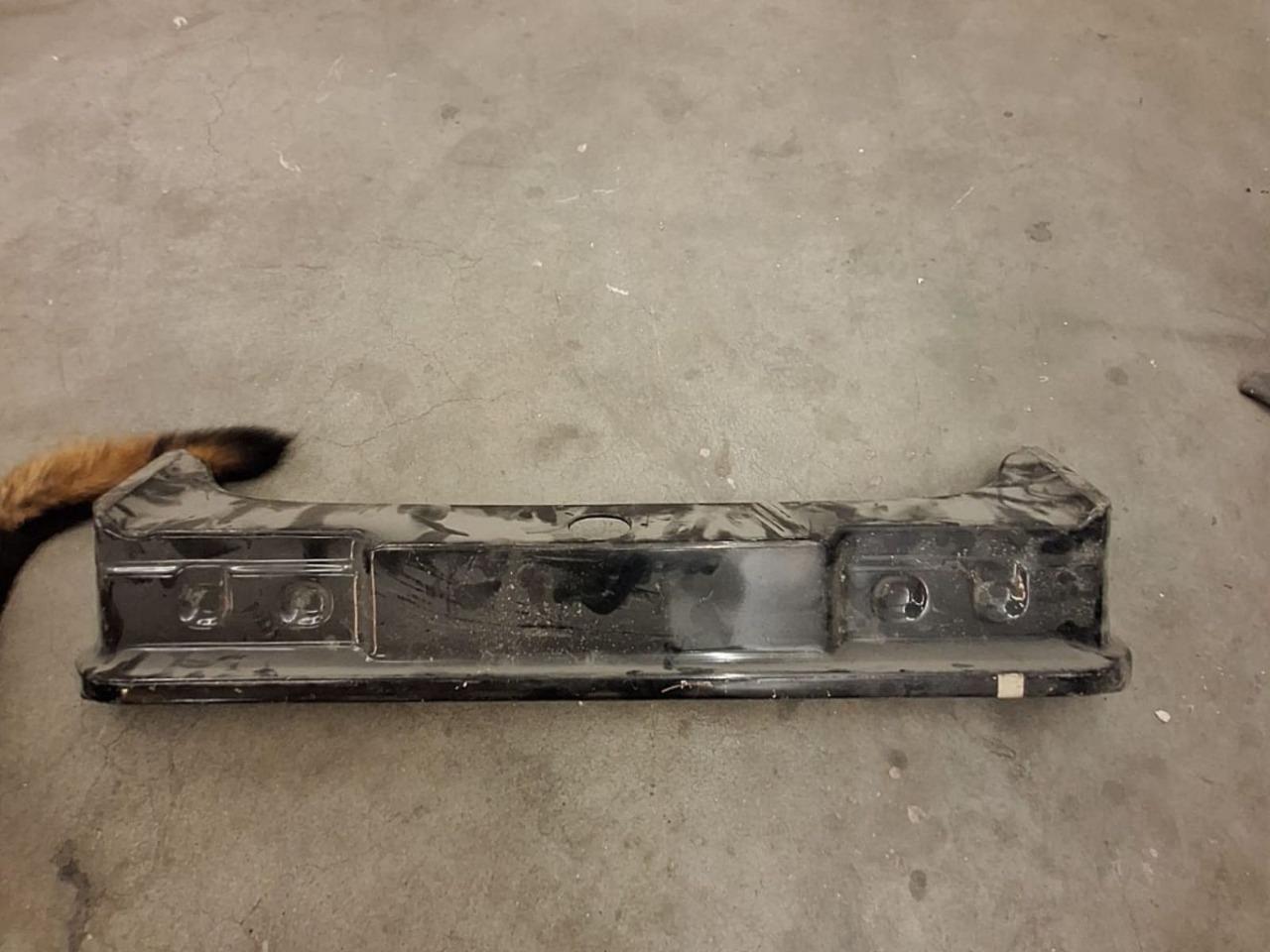 Traverse arrière en fibre – Porsche 993 / 964 LesAnciennes.com