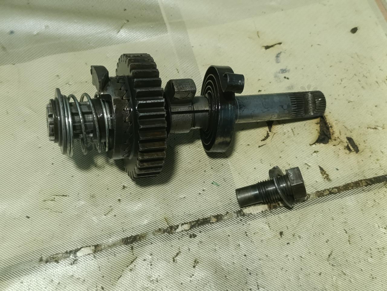 Arbre de démarreur Ducati 250, 350, 450 LesAnciennes.com