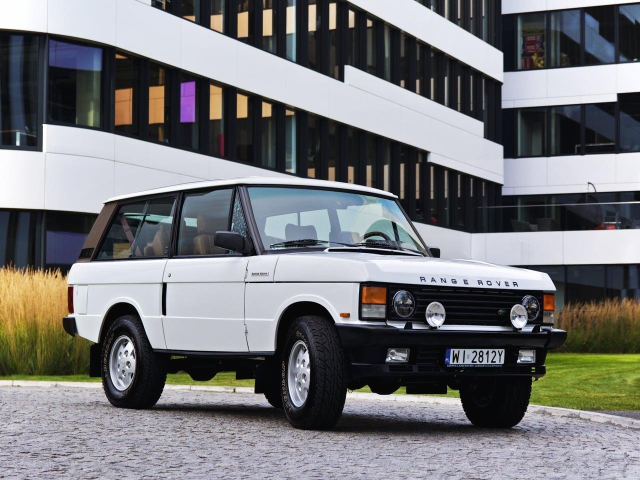 1990 Range Rover Classic Restomod LesAnciennes.com