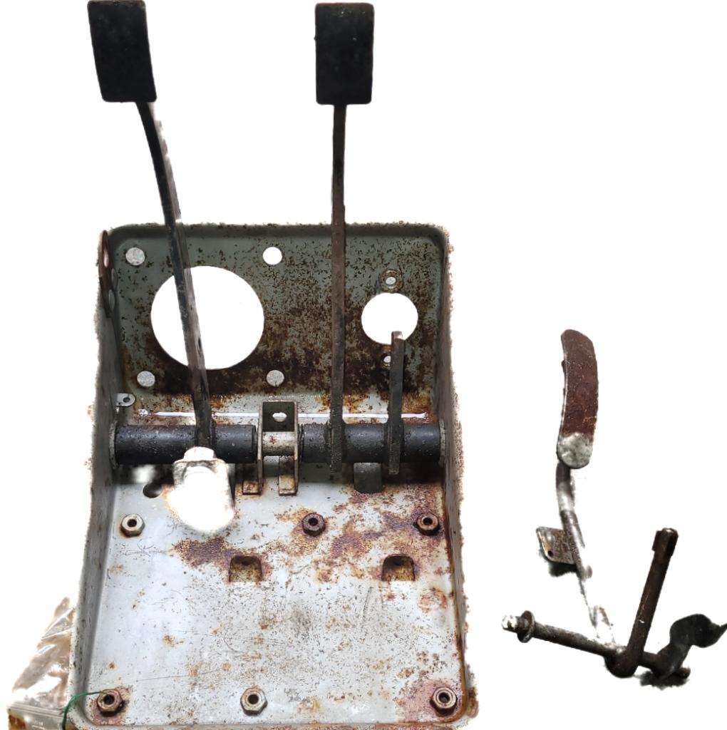 PEDALIER TRIUMPH TR6 TR5 TR250 LesAnciennes.com