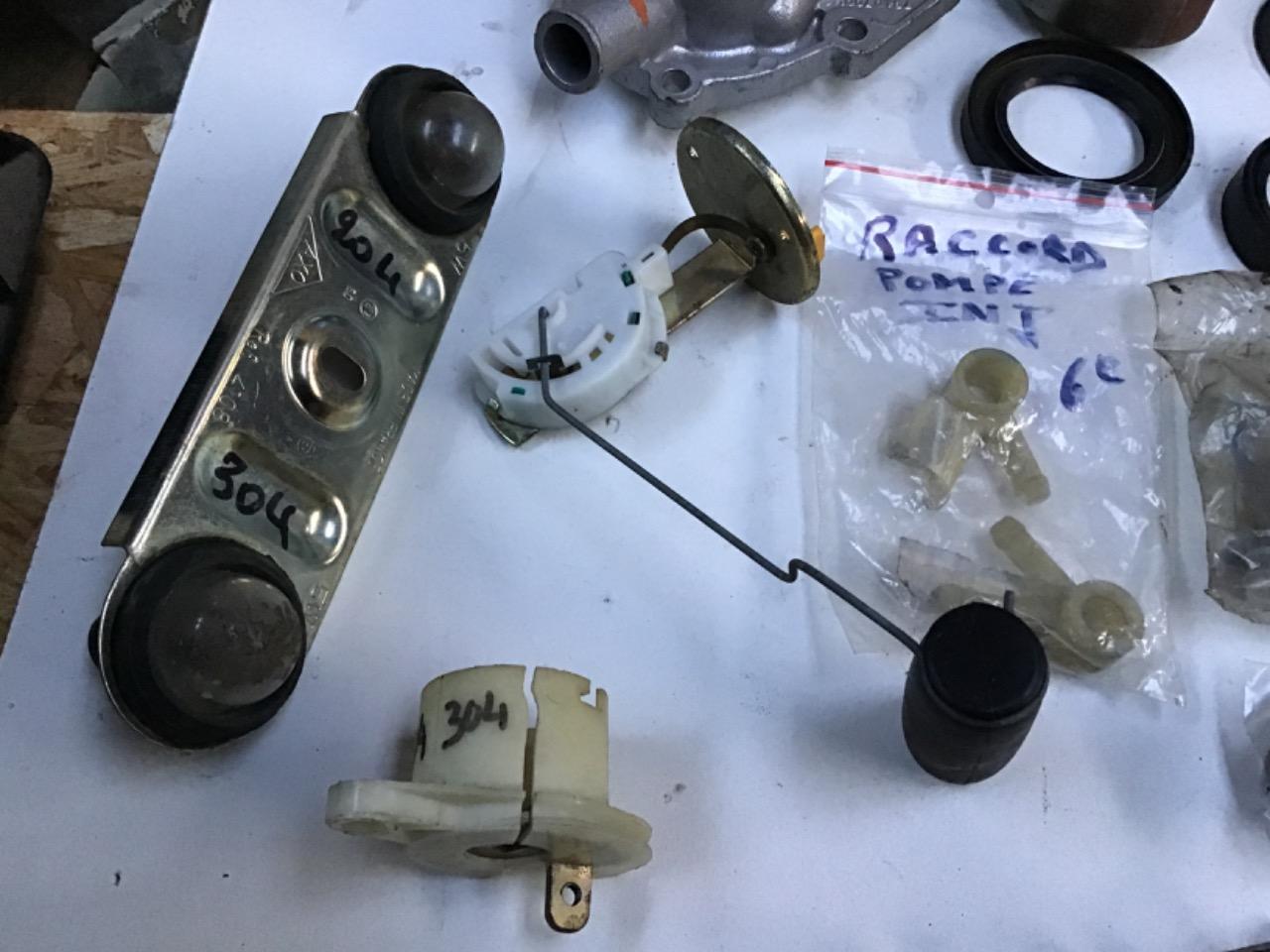 Lot de pièces PEUGEOT 204 à vendre