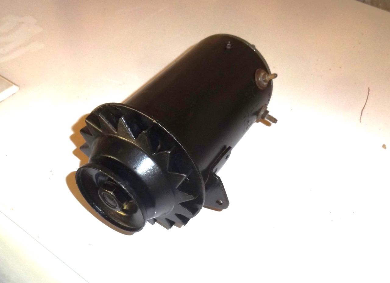 Dynamo RENAULT Dauphine LesAnciennes.com