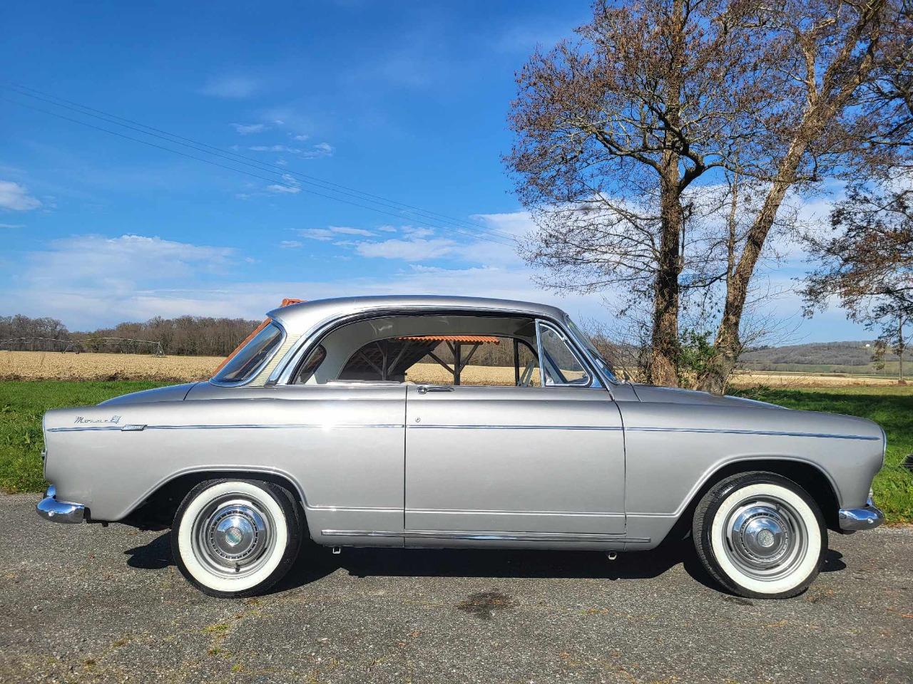 SIMCA Aronde Monaco Speciale - 1961 LesAnciennes.com