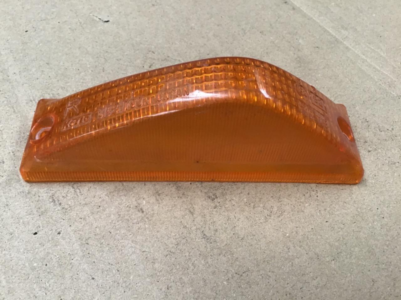CABOCHON CLIGNOTANT NEUF MAZDA 323 LesAnciennes.com