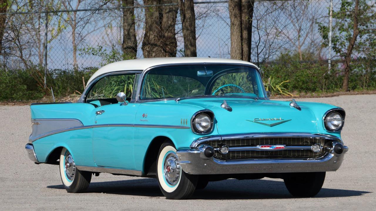 Mascotte capot chevrolet bel air 1957 usa oldtimer LesAnciennes.com