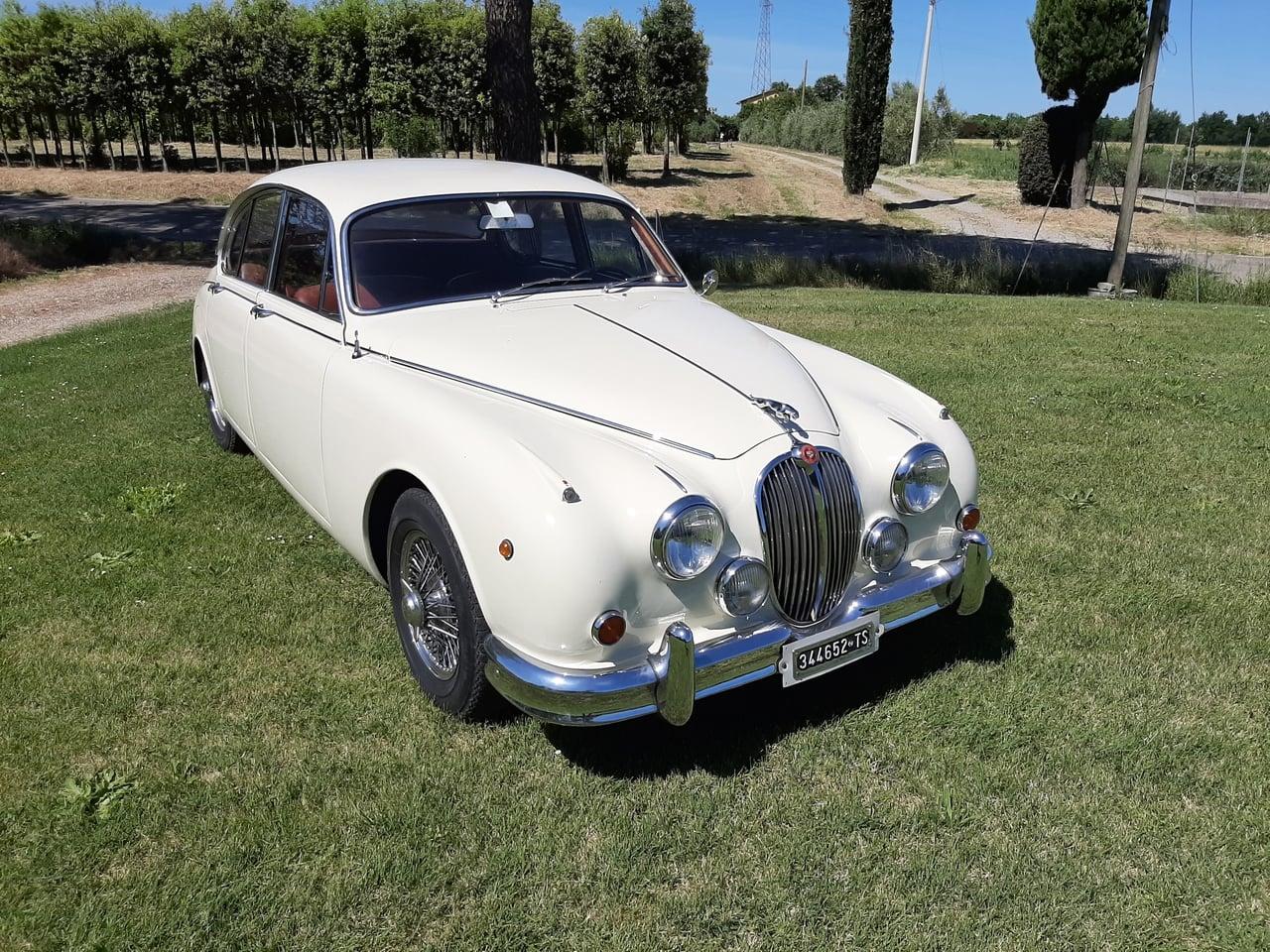 1960 Jaguar Mk2 3.4L MOD LHD LesAnciennes.com