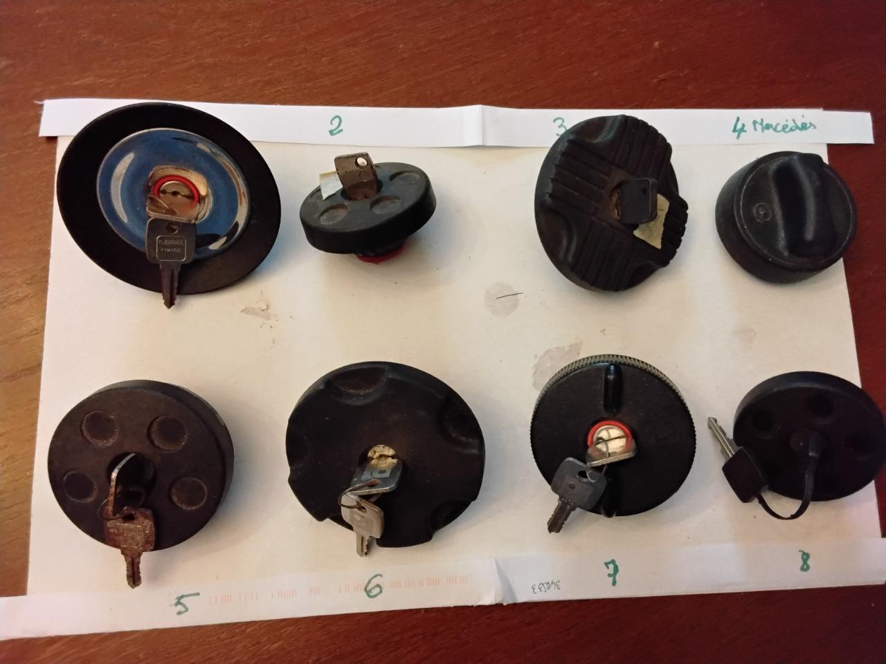 Bouchons essence A cles neufs LesAnciennes.com