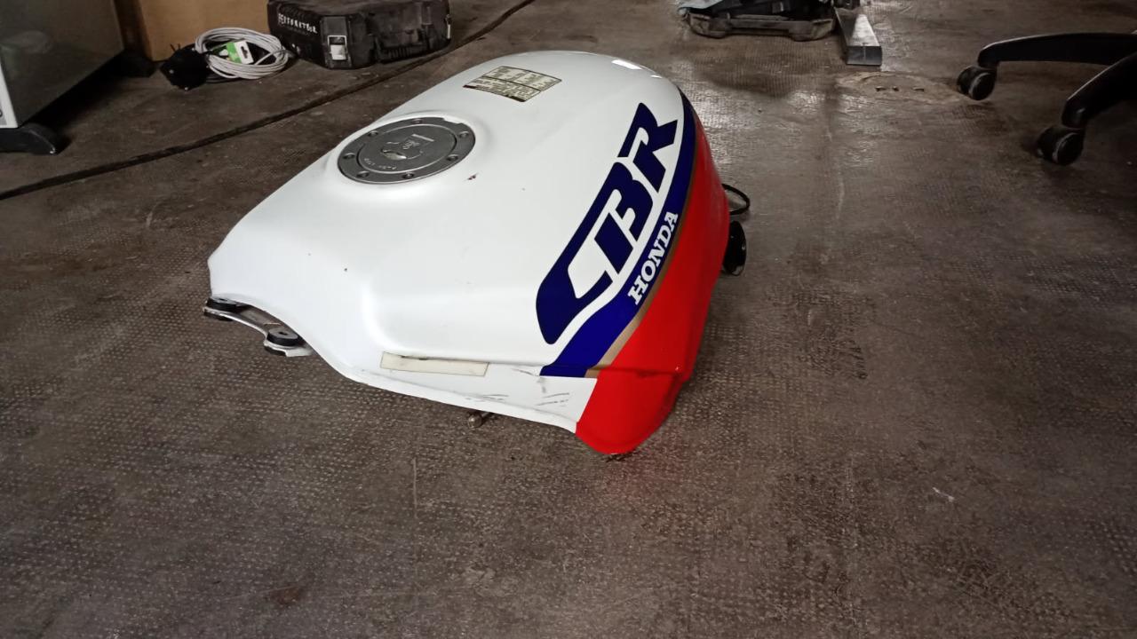 RESERVOIR pour HONDA CBR 1000 F 1990 LesAnciennes.com