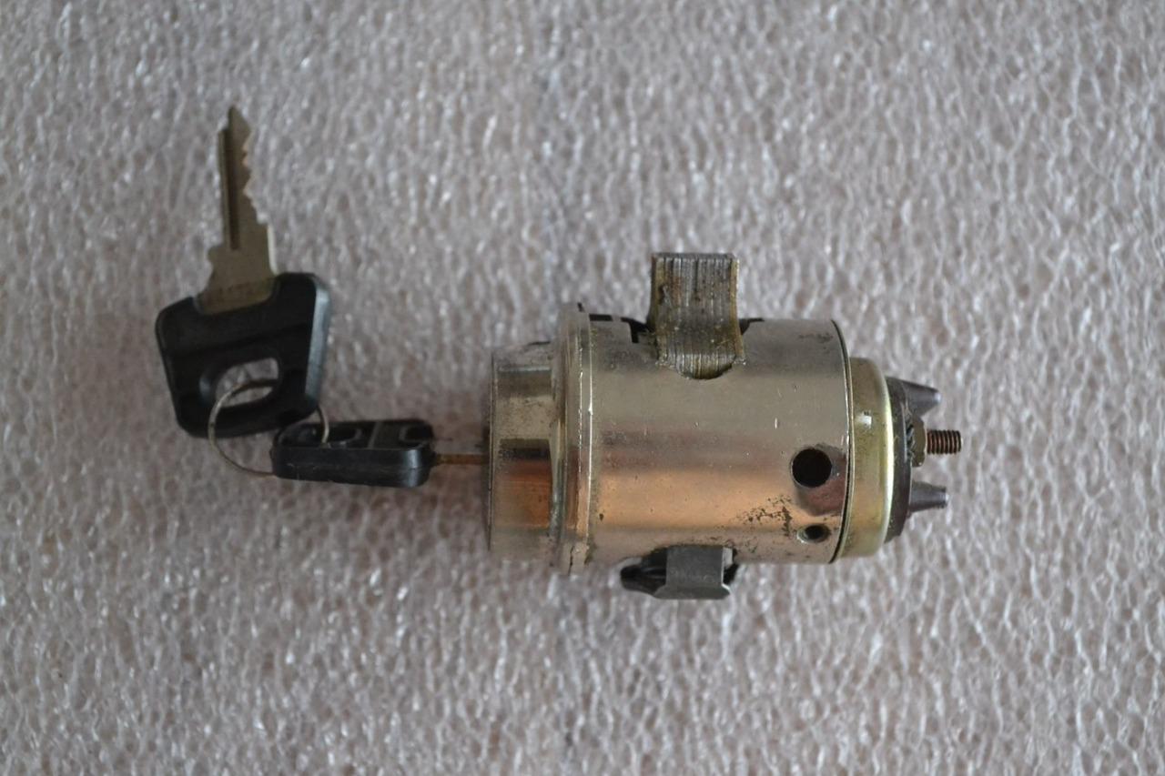 Neiman de direction PEUGEOT 403, neuf LesAnciennes.com