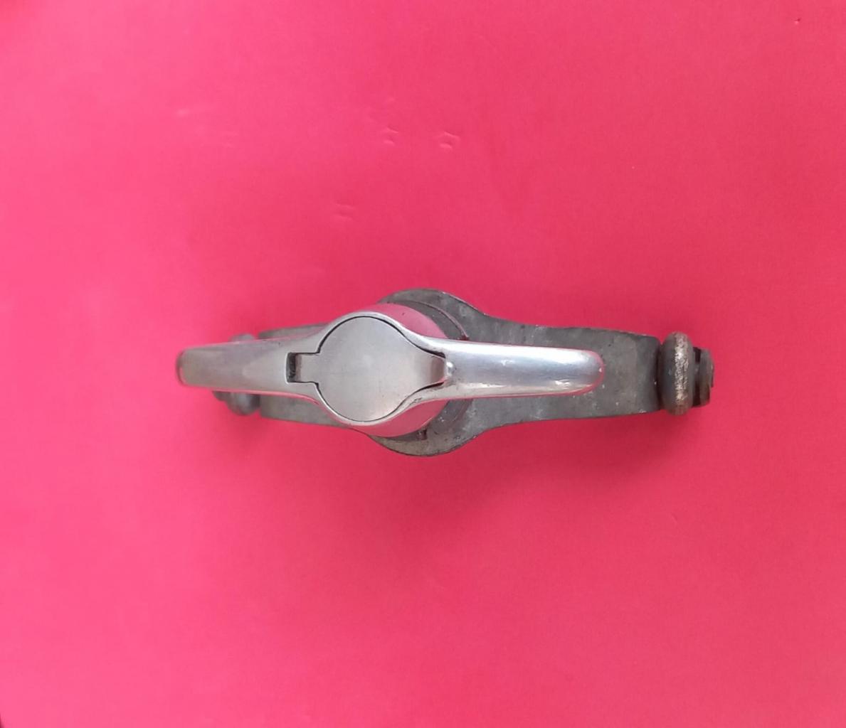 Lancia Ardea serrure du coffre arrière LesAnciennes.com