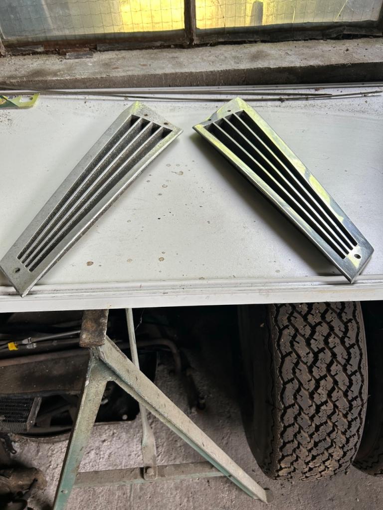 Grilles CITROEN DS LesAnciennes.com