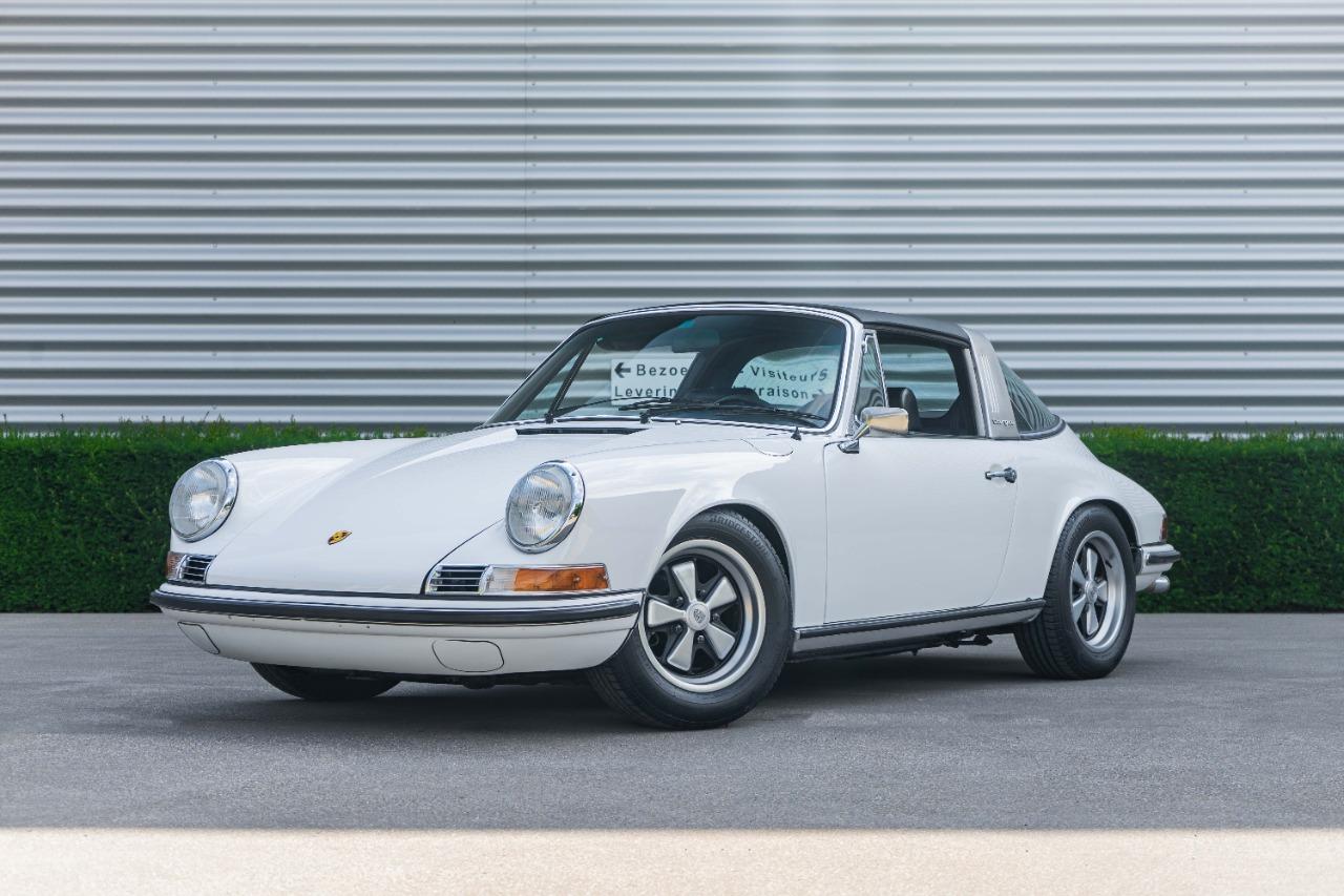 PORSCHE 911 2.4T TARGA - 1972 LesAnciennes.com