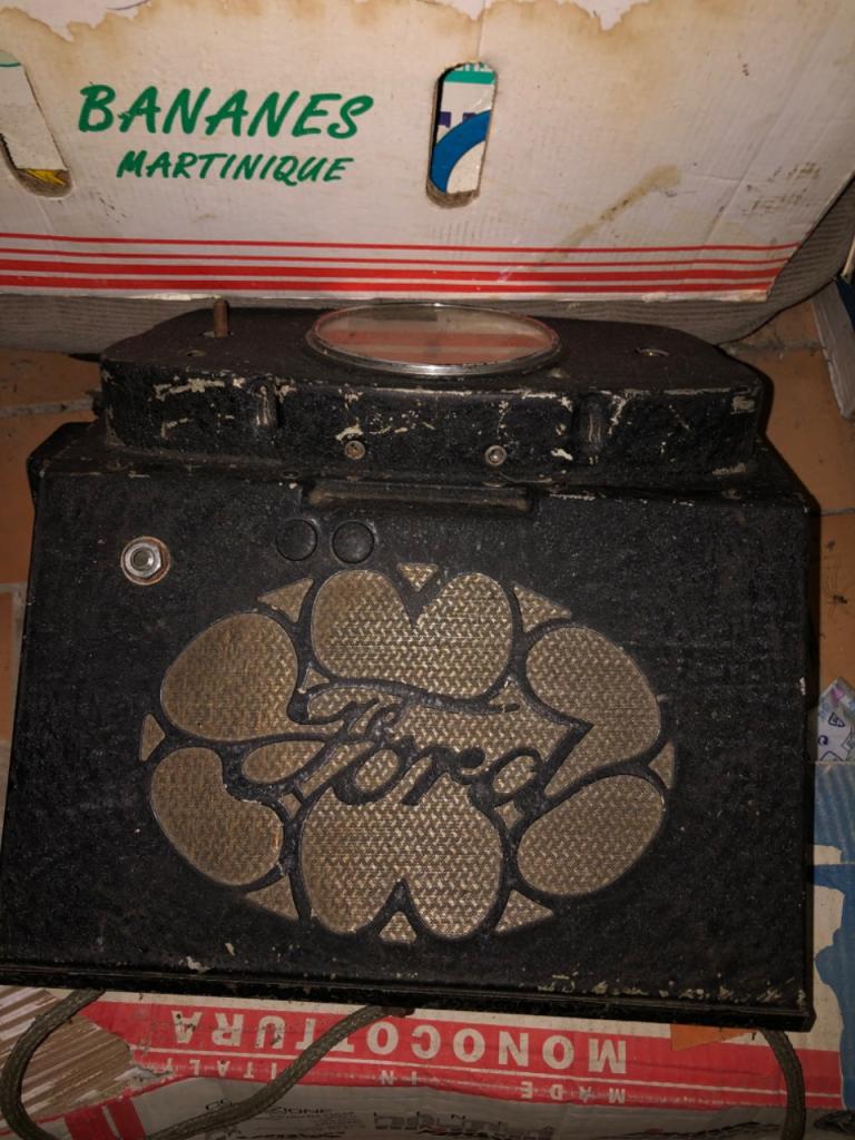 Autoradio FORD A LesAnciennes.com