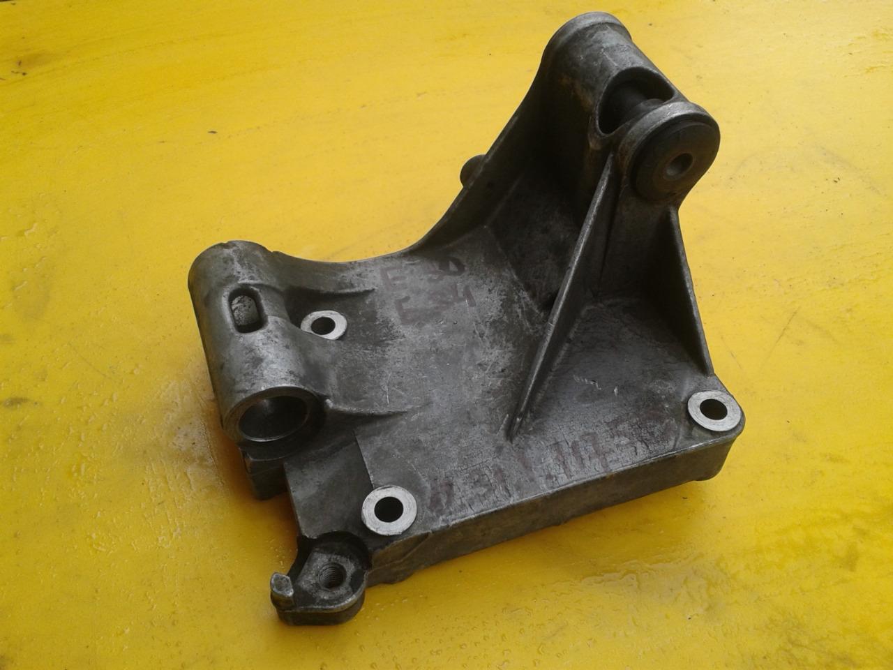 Pièces BMW E 30/34 - 316 /318i /318 is 518 i LesAnciennes.com