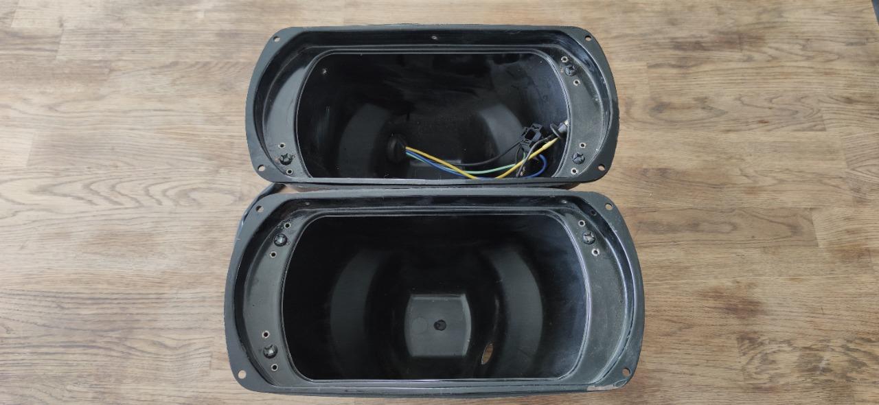 Cuvelages de phares SAVIEM SG2 SG3 SG4 SG5 LesAnciennes.com