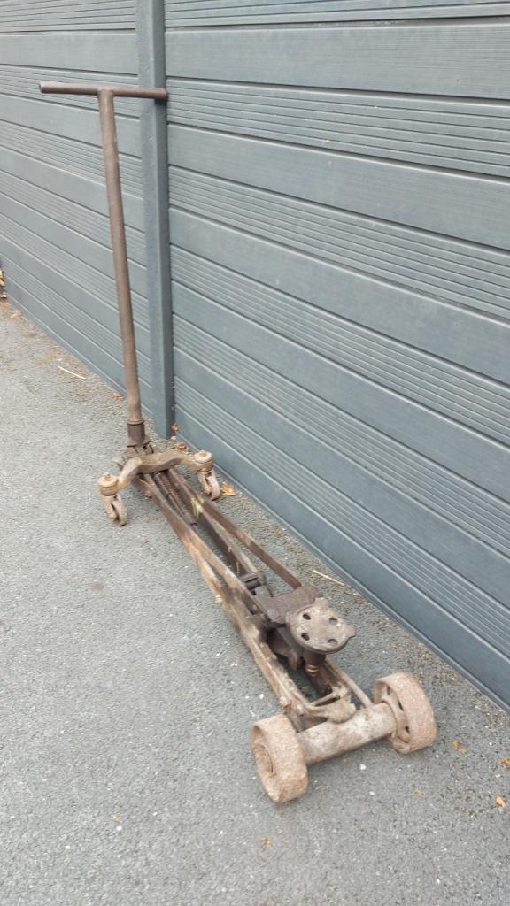 Vends cric rouleur ancien LesAnciennes.com
