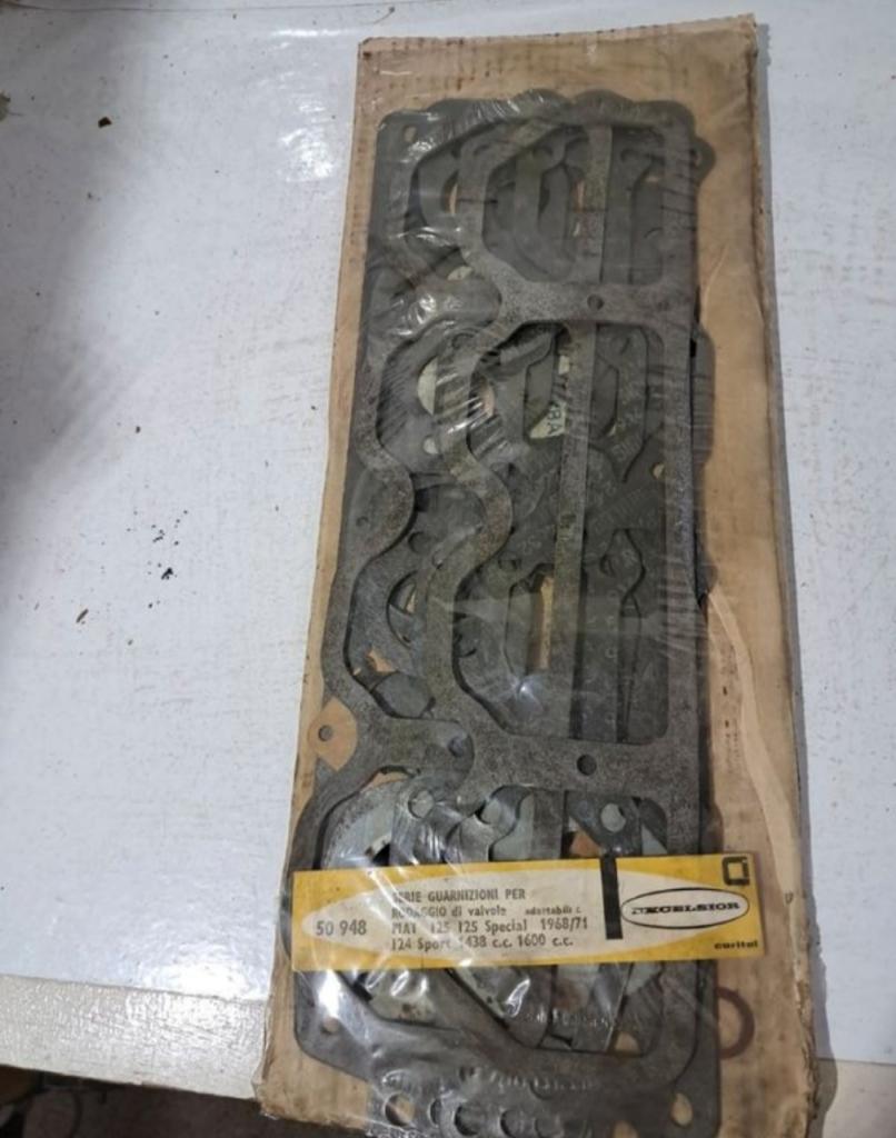 Pochette de joints complete pour FIAT 124 / 125 LesAnciennes.com