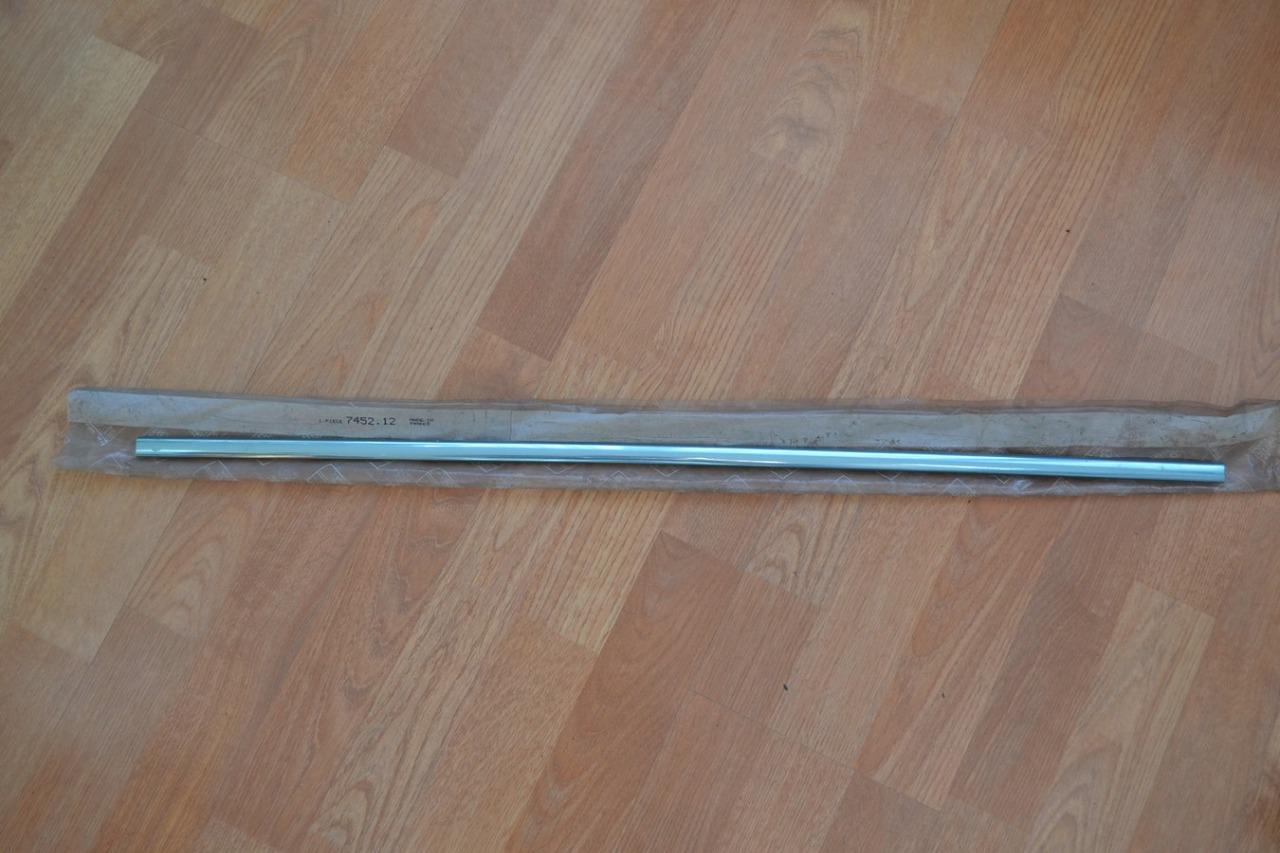 Jonc central de pare chocs AV PEUGEOT 405 LesAnciennes.com