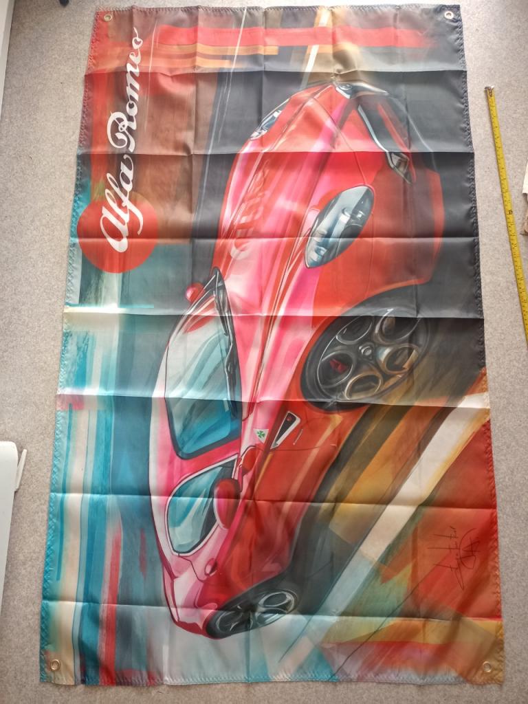 Drapeau Alfa roméo Stelvio LesAnciennes.com